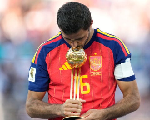 Barcelona set to sign Rodri after agreeing to deal with Man City, AP source says