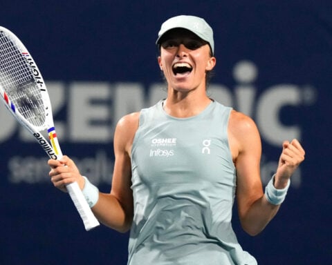 Fresh off Toronto title, Iga Swiatek wins first match at Cincinnati Open