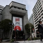 Asian shares mark time as Gulf war keeps oil prices up