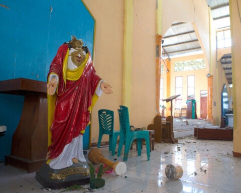 Thousands in Indonesia await aid after quake kills 54, overshadowing Independence Day