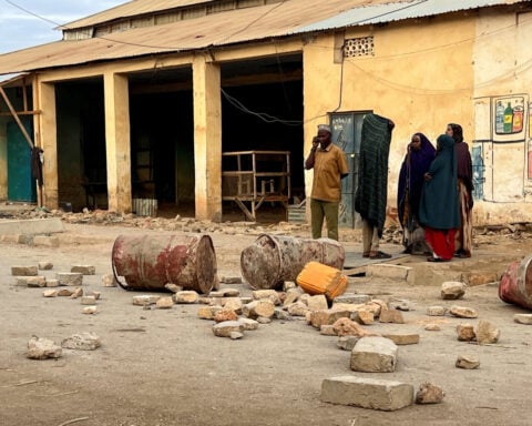 Somali troops push militiamen out of Baidoa after fierce fighting