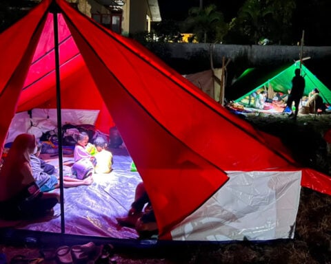 Thousands in Indonesia await aid after quake kills 68, overshadowing Independence Day