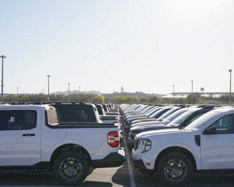 US, Canada try to bridge gaps over potential autos tariff cuts, sources say