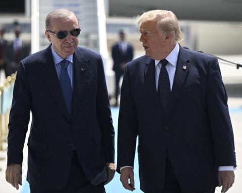 Erdogan urges Trump to pursue talks with Iran, offers support