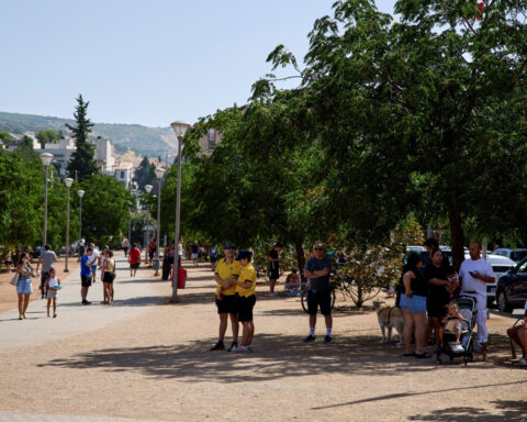 New tremors jolt Spain's Granada, injuring three and damaging some buildings