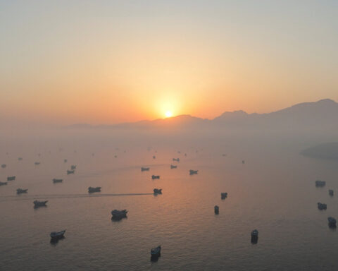 Hormuz Strait to remain shut until U.S. meets interim deal conditions, Iran says