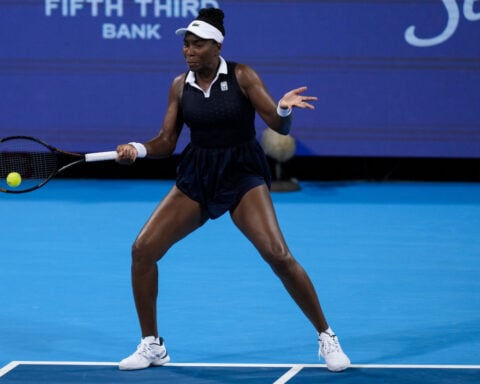 Tennis-Venus Williams receives US Open wildcard