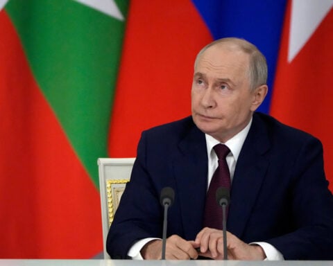 Russia's Putin hosts Myanmar leader, talks up energy projects
