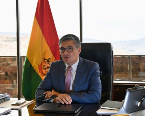 Bolivia lawmakers likely force economy minister's removal in setback for President Paz