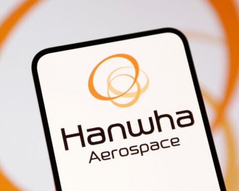 U.S. Army picks Hanwha defence unit for mobile artillery prototypes
