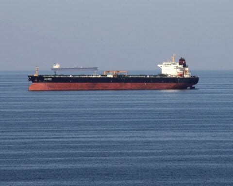 Oil prices settle near 4-week high as Middle East crisis escalates
