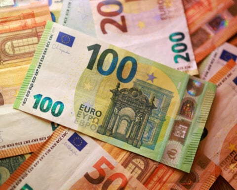 Euro zone yields slip from multi-year highs after US Treasury announcement