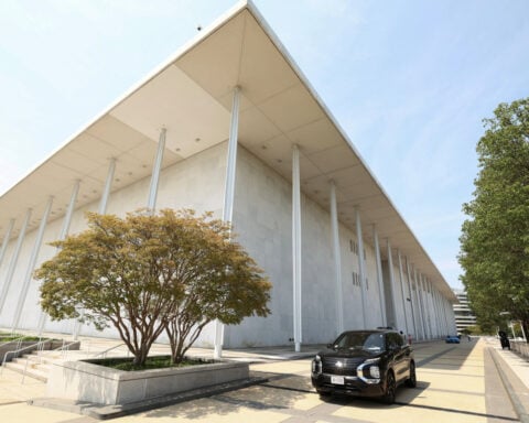 Trump's bid to inscribe name on Kennedy Center faces renewed court test