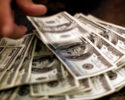 US 30-year Treasury yields drop from multi-year highs