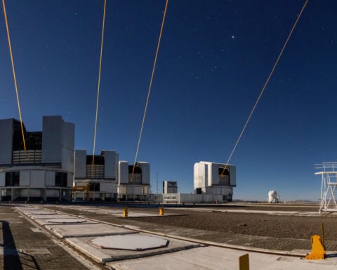 Telescope spies the fastest star in the Milky Way zipping around a black hole