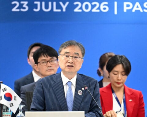 China considering summit with Seoul in November, South Korean foreign ministry says