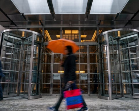 US appeals court revives Signature Bank collapse lawsuit despite FDIC objection