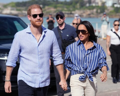 Prince Harry and Meghan are returning to the UK with their children, British newspaper says