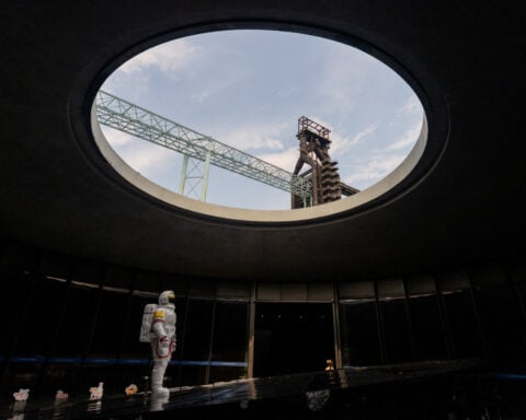 In China, rocket launches fuel tourism and space-age dreams