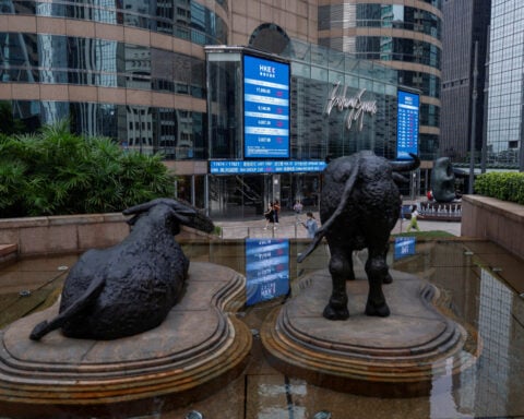Bond relief ebbs, stocks fall as investors question Treasury's rescue efforts