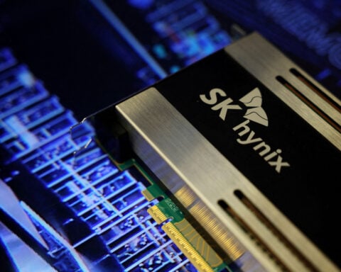 SK Hynix workers to get 60% of this year's bonuses in stock rather than all cash