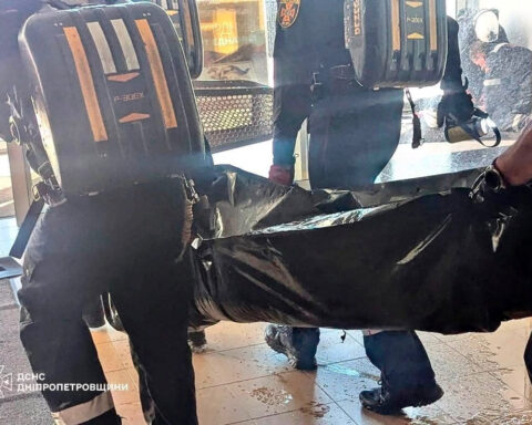 Russian 'double-tap' strike on shopping centre in Ukraine kills 14