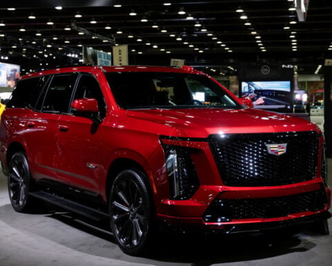 US highway agency expands probe into GM pickups, SUVs over engine failures