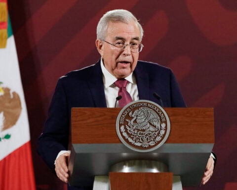 Mexican governor accused by US of cartel ties returns to office