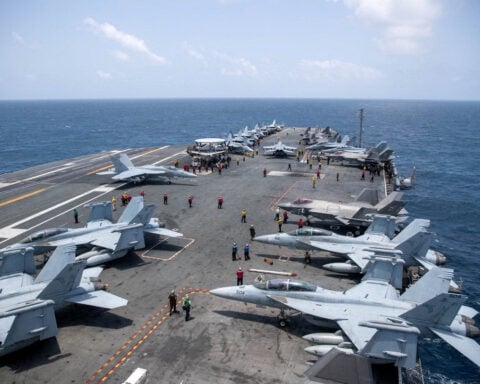 US, Iran keep up hostile rhetoric ahead of new sanctions