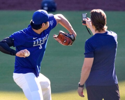 A thumbs-up and 30 pitches: Ohtani’s latest step back toward the Dodgers’ mound