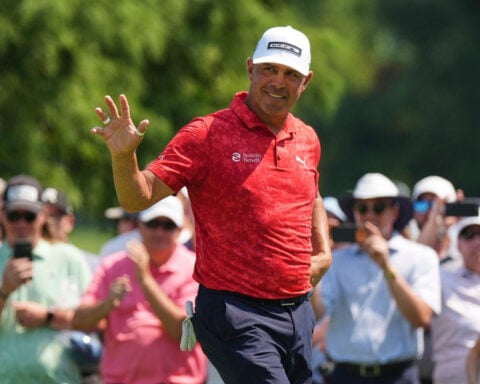 Wyndham Clark pulls away for 5-shot lead at Bellerive over McIlroy and Cantlay
