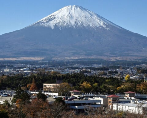 Man leaves tired 7-year-old son alone on Mount Fuji during family hike
