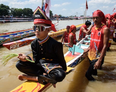 ‘Aura farming’ began as a meme. Latin American youth have turned it into a competitive sport