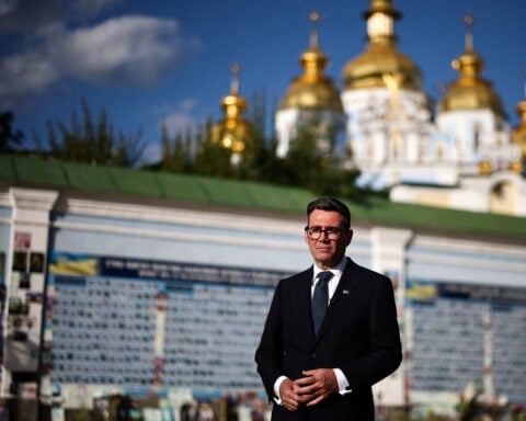 Britain, France pledge stronger support as Ukraine marks Independence Day