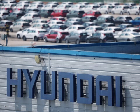 Hyundai Motor's union reaches tentative wage deal with management, Yonhap reports