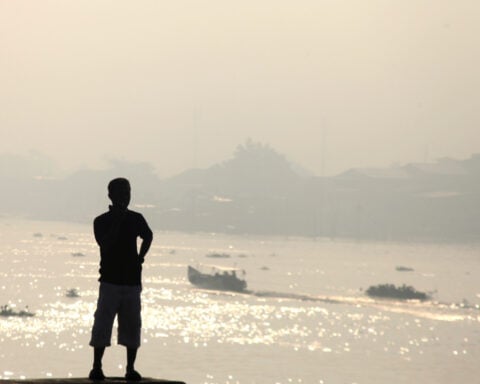 Indonesia intensifies aerial firefighting as wildfire haze spreads to Malaysia