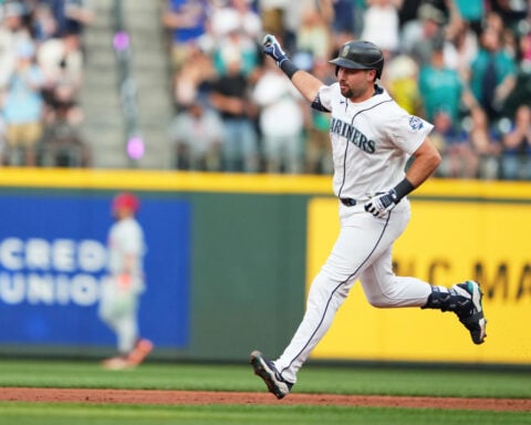Slugger Cal Raleigh extends homer streak to 4 at-bats and ties Mariners' record
