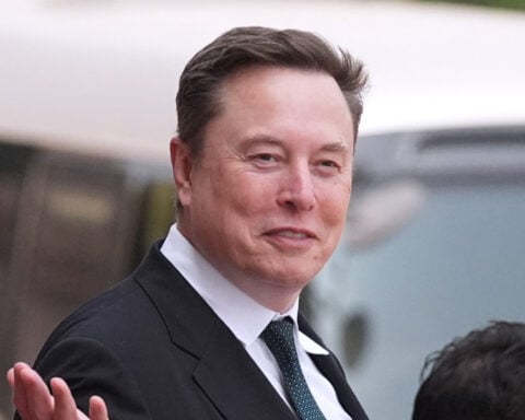 Zelenskyy gives award to Elon Musk for Starlink's role in Ukraine