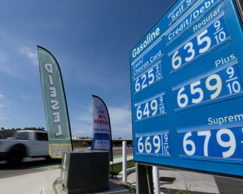 White House pushes for more refinery waivers to ease pump prices