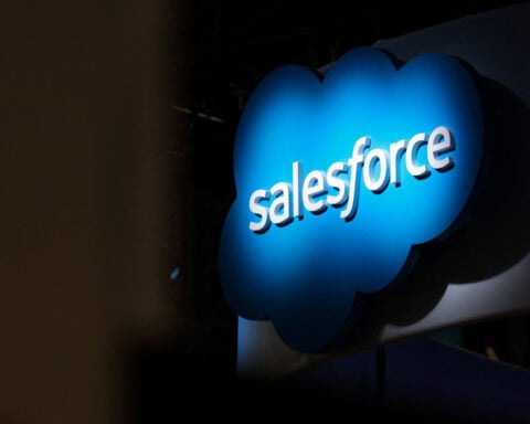 Salesforce raises annual forecasts, expands AI partnership with Anthropic
