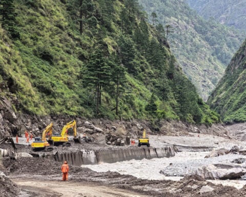 China resumes rescue work after assessing upstream lake conditions