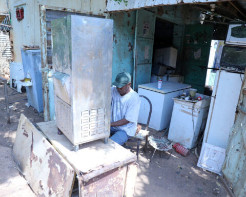 Extensive power cuts hamper life in Sudan
