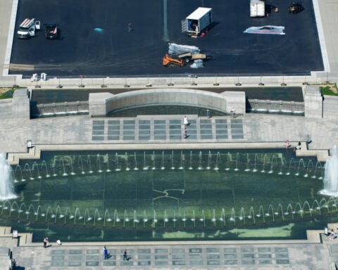 Kentucky woman indicted on charges she damaged the World War II Memorial in Washington