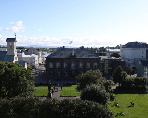 Iceland votes on whether to start EU membership talks