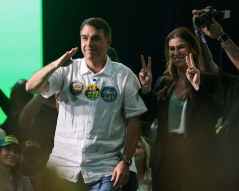 Senator Flavio Bolsonaro vows to respect Brazil election outcome
