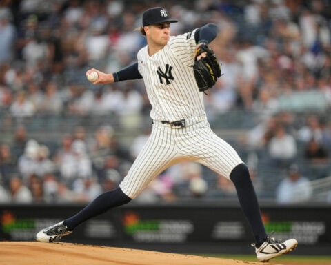 Red Sox run themselves into 1-0 loss at Yankee Stadium in series opener
