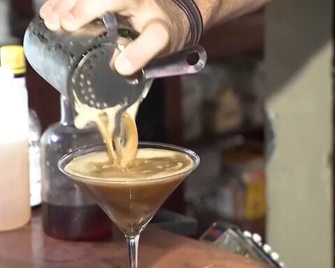 New Jersey makes cocktails to-go permanent under new law