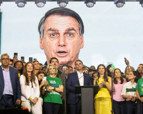 Lula's lead over Flavio Bolsonaro narrows ahead of Brazil election, Quaest poll shows