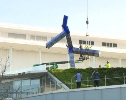 Kennedy Center removes outdoor ‘Blue’ sculpture