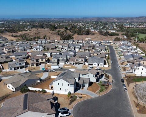 US fixed 30-year mortgage rate rises to highest since July 2025